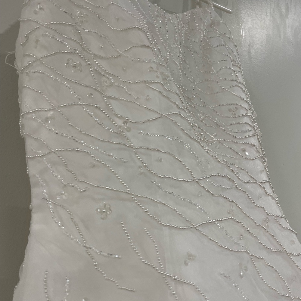Sale‼️ White beaded wedding dress with veil and  tiara - Picture 12 of 14